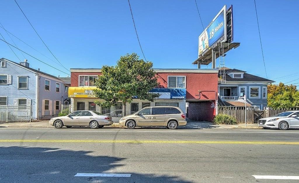 6427 Shattuck Ave, Oakland
