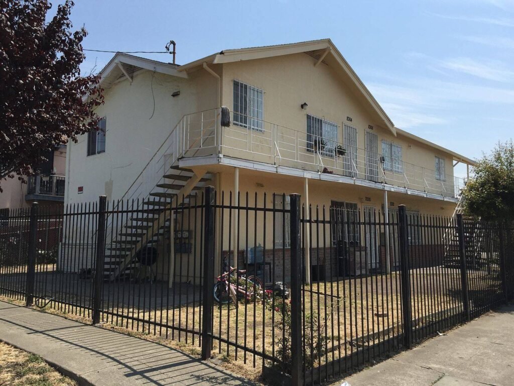 8300 B St, Oakland